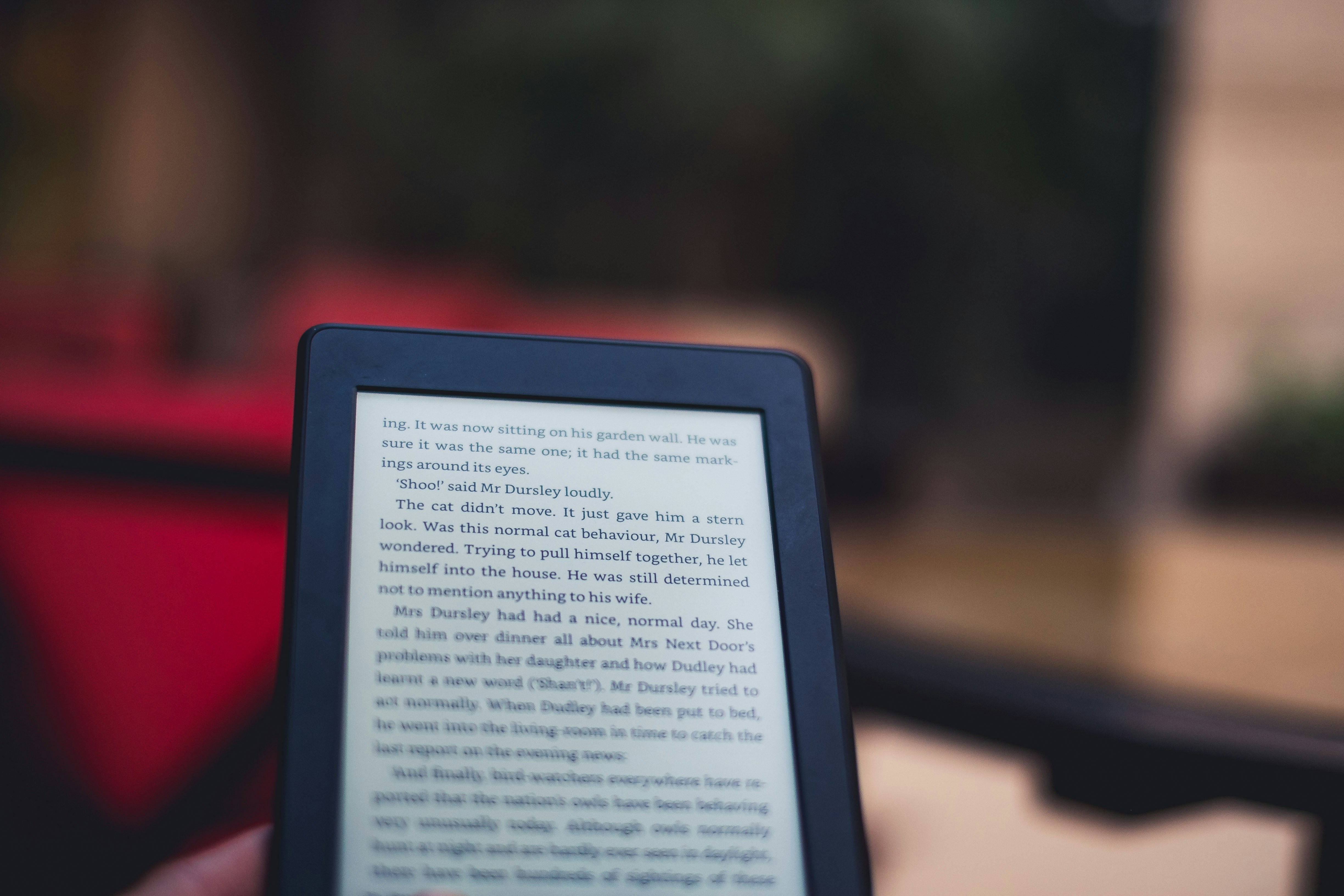 Farb-E-Reader im Vergleich: PocketBook Verse Pro Color vs. Kindle Colorsoft